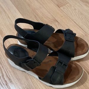 Sofft - black Velcro strap walking sandal. Comfortable walking sandal